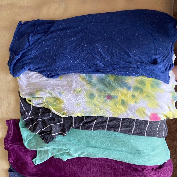 Lot of 6 t-shirts, perfect for the gym or lounge days. Size jr lg and xl - Picture 9 of 9